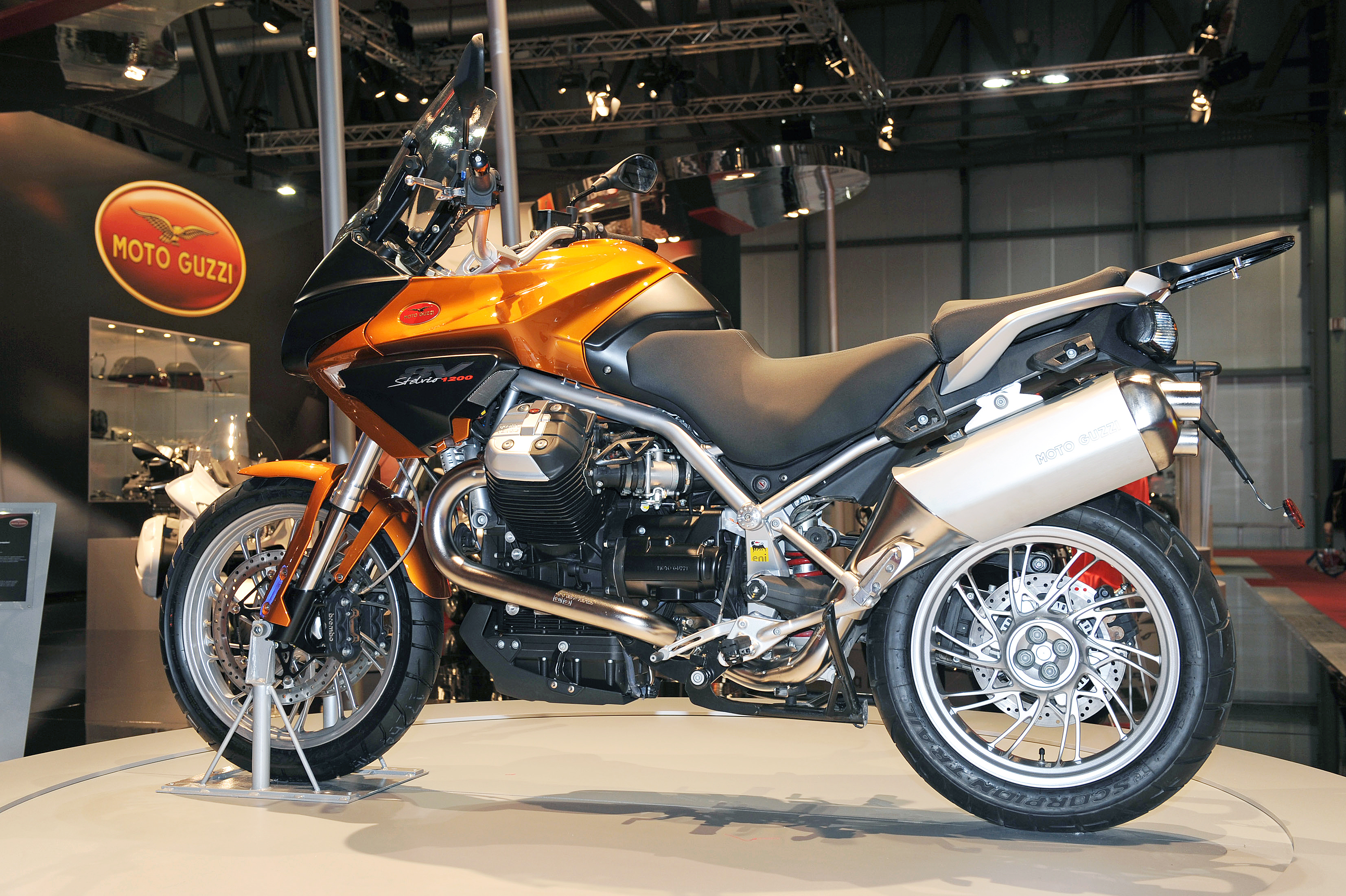 Stelvio1200_8V_201011_01.jpg