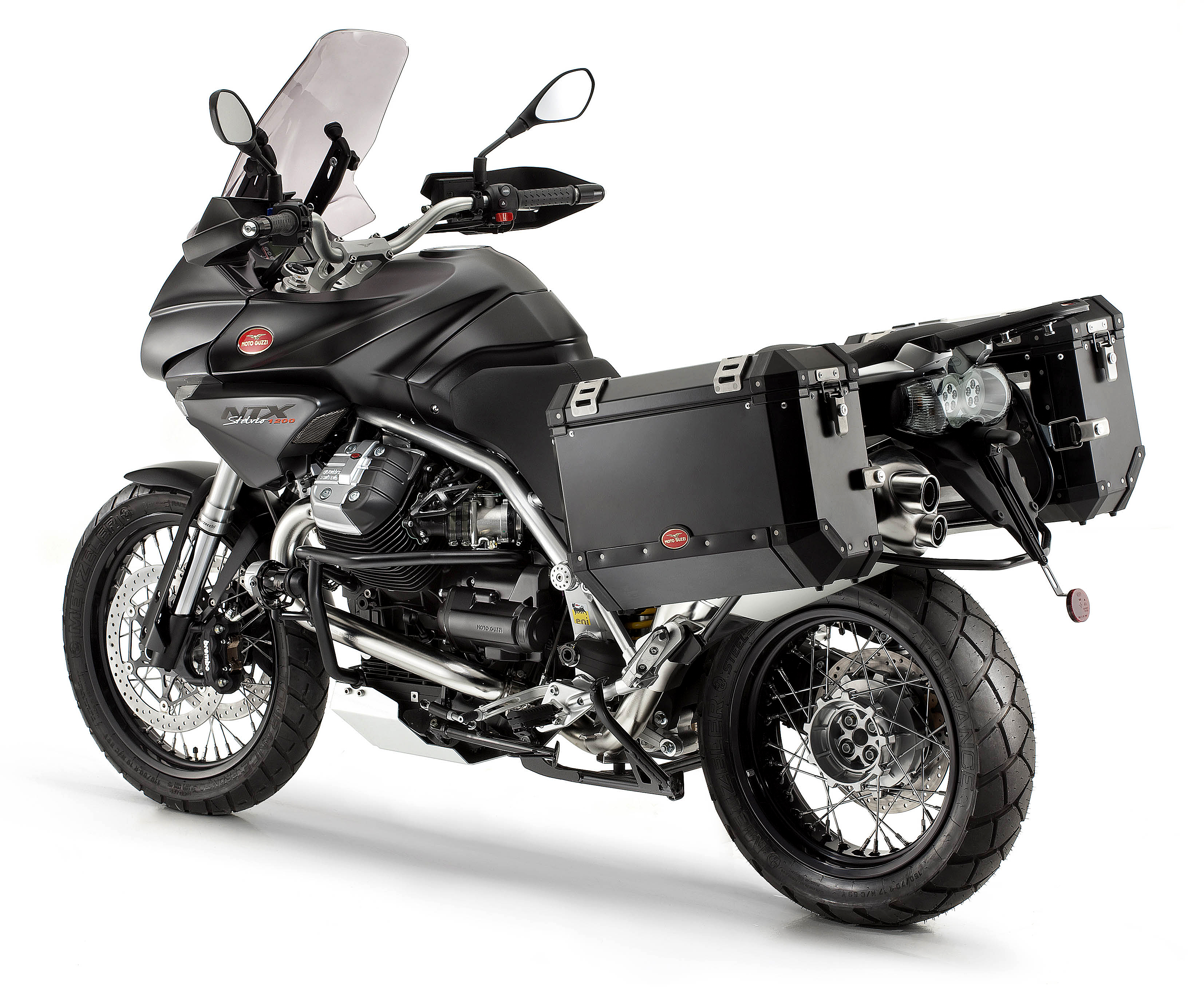 Stelvio1200_8V_NTX_201010_01.jpg