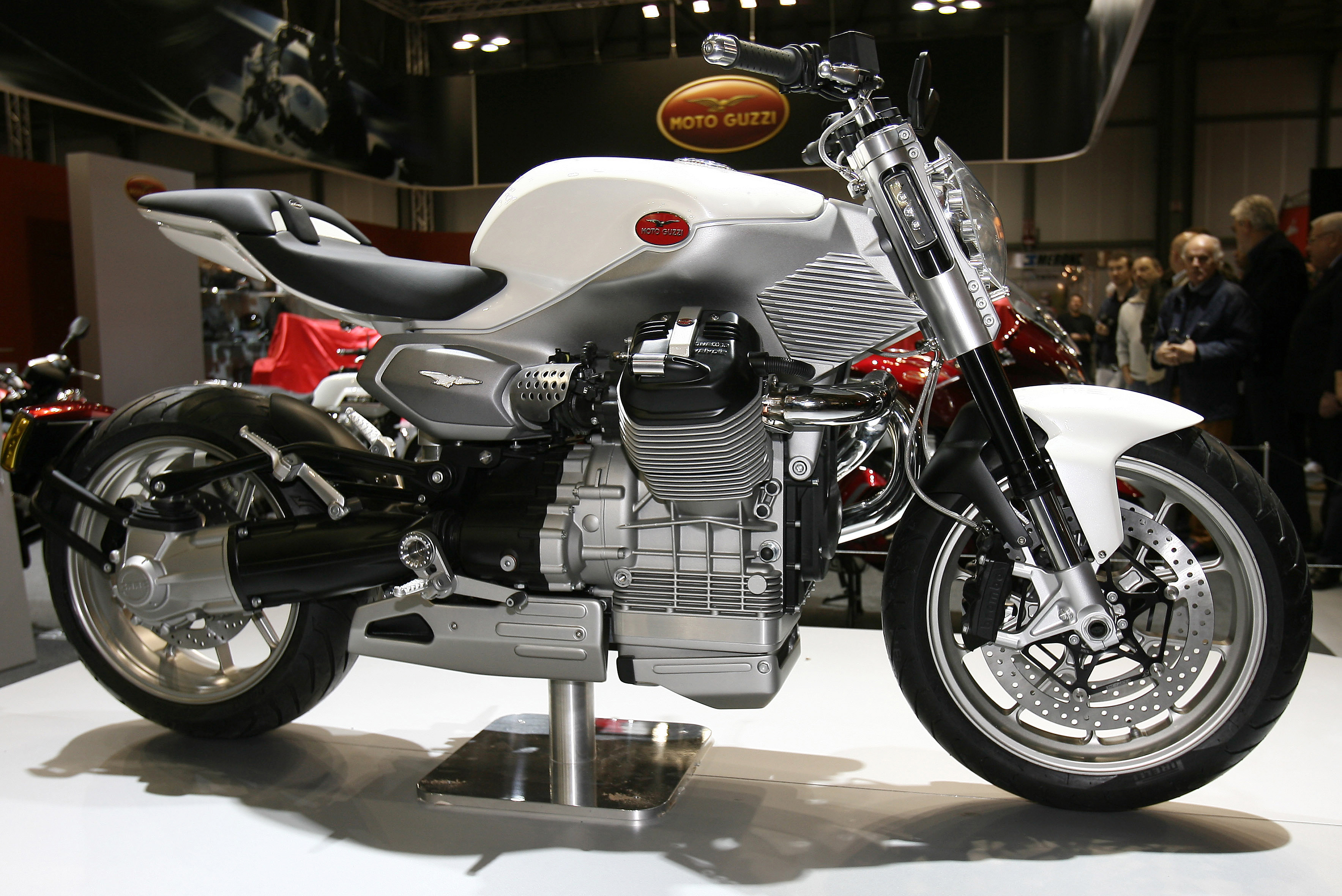 V12Strada_200911_08.jpg