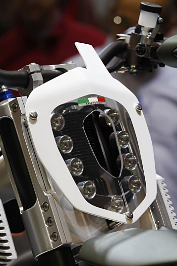 V12X_200911_10.jpg