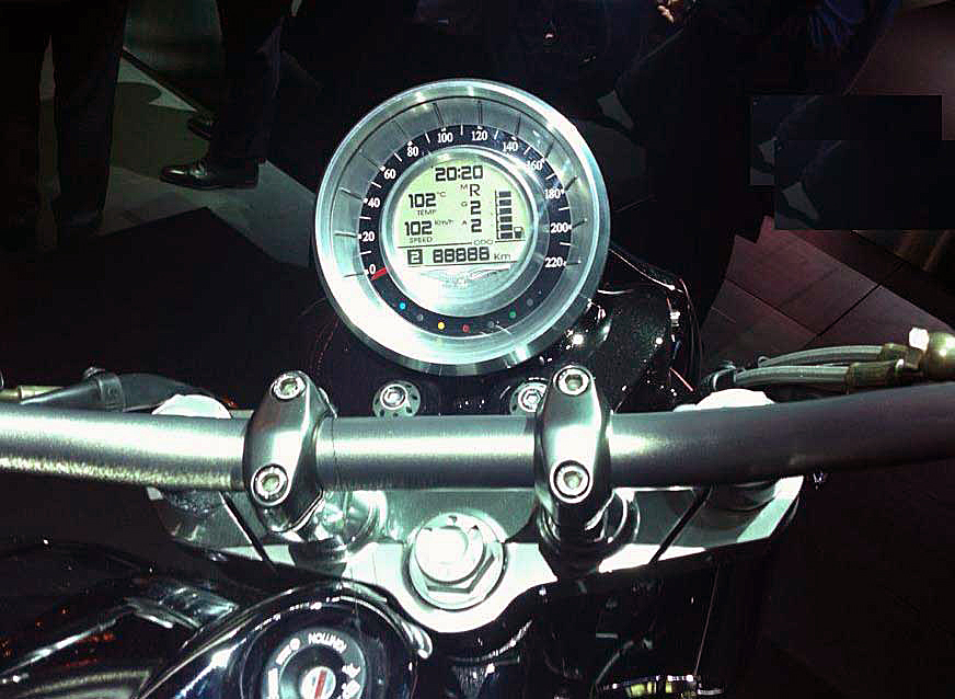 California1400Custom_201202_03.jpg