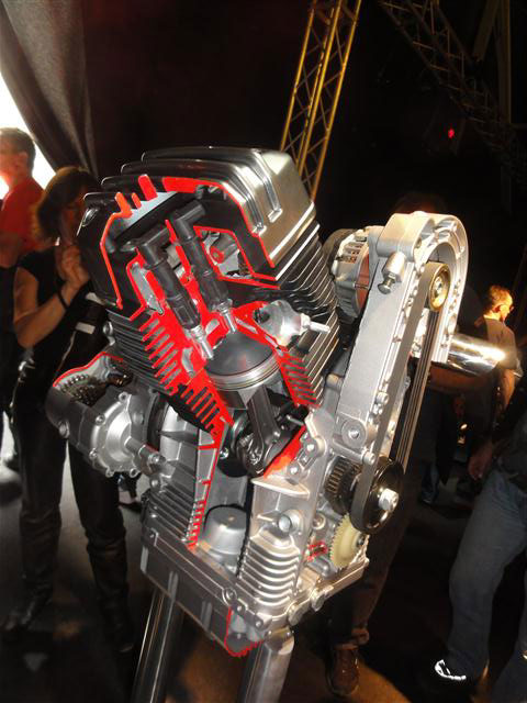 California1400_Moteur_2012_01.jpg