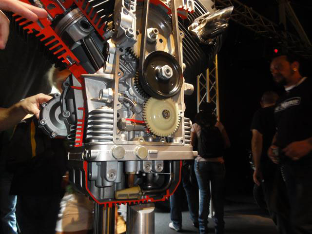 California1400_Moteur_2012_02.jpg