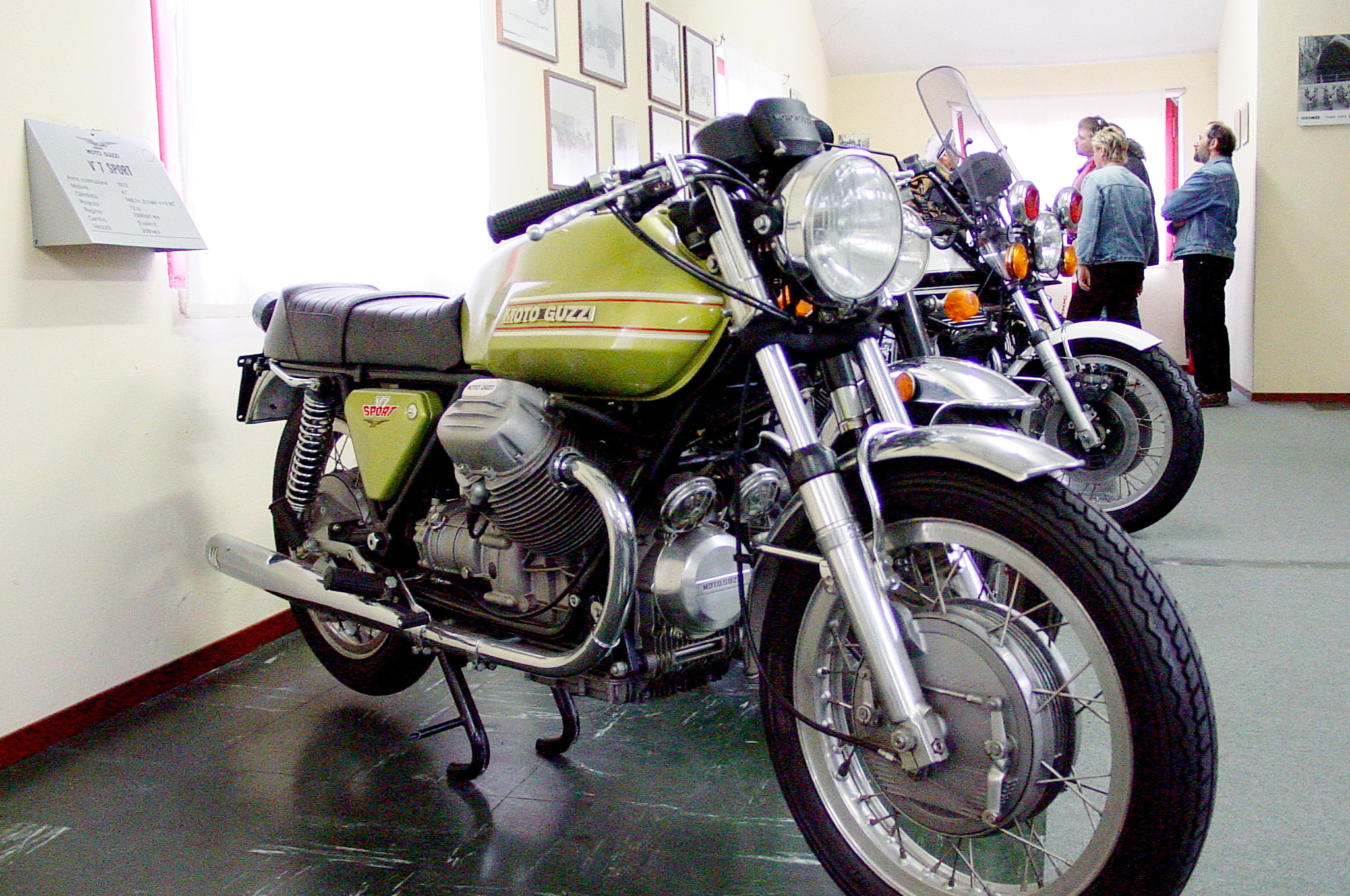 V7Sport72_11.jpg