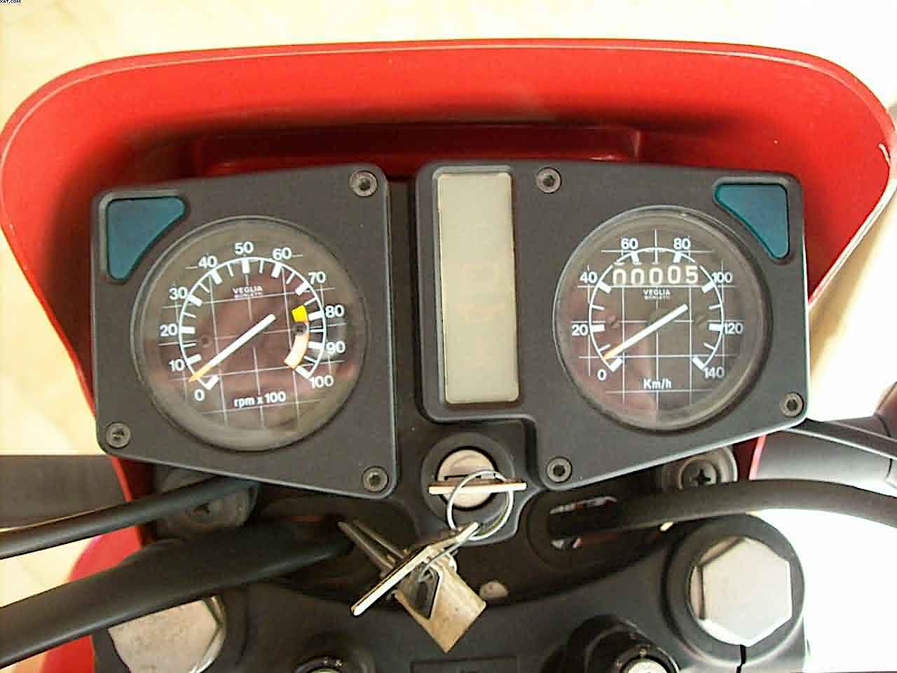 125TT_05.jpg