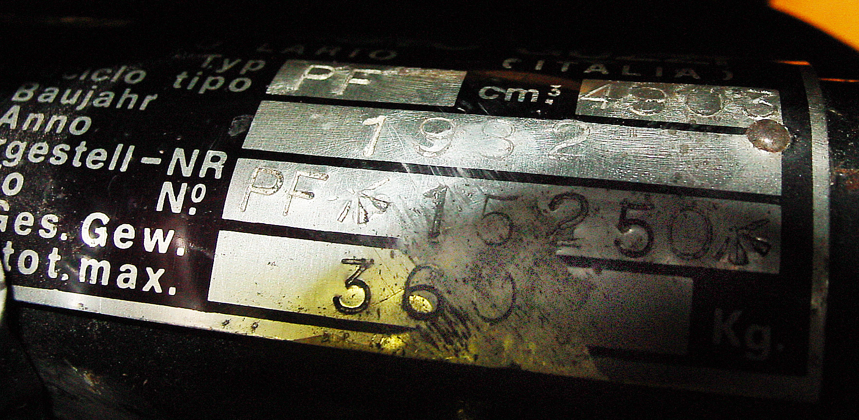 V50_3_82_00.jpg