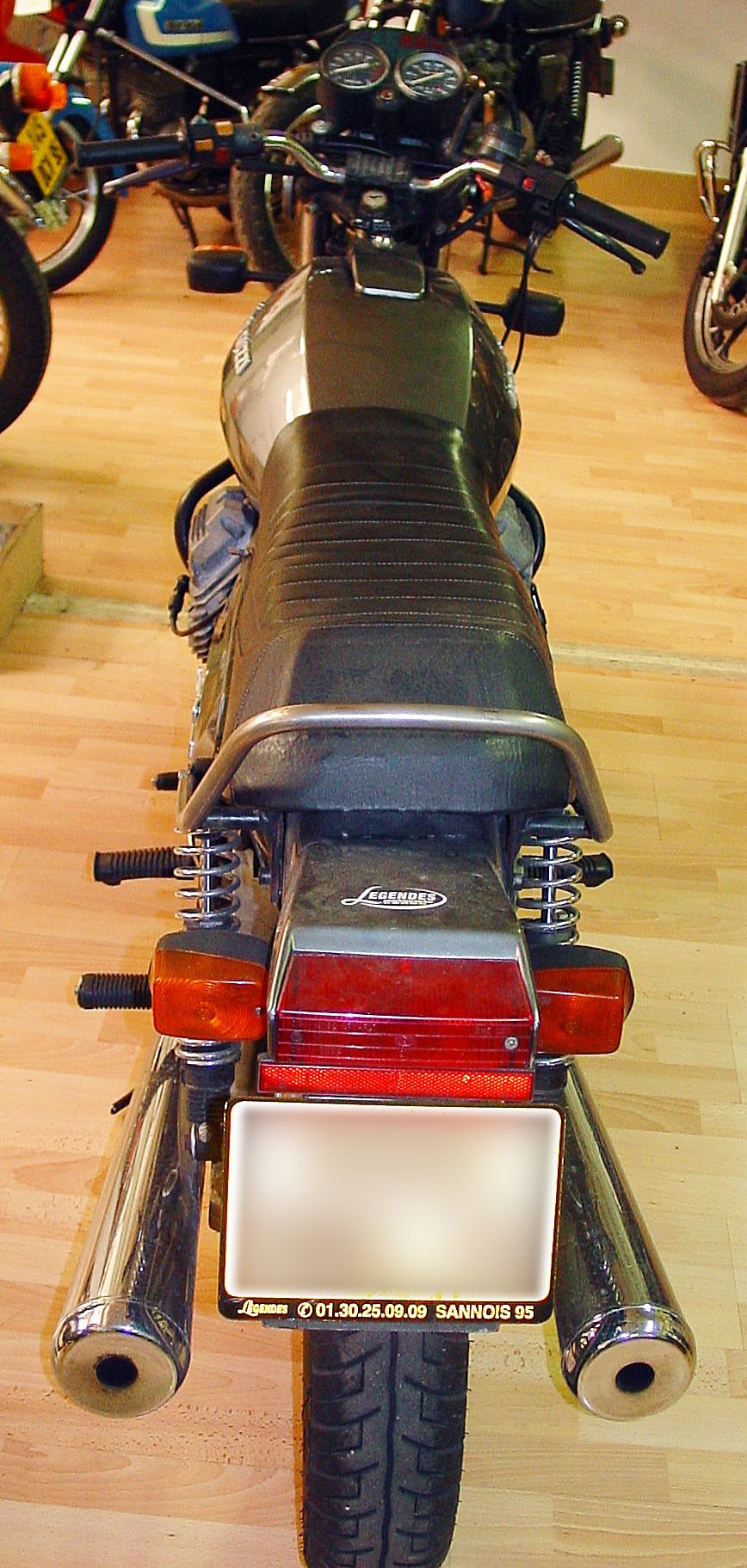 V50_3_82_04.jpg
