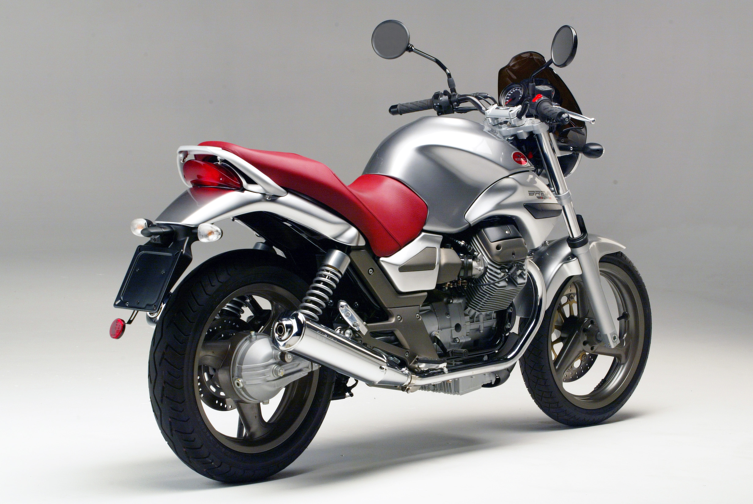 Breva750_04_11.jpg