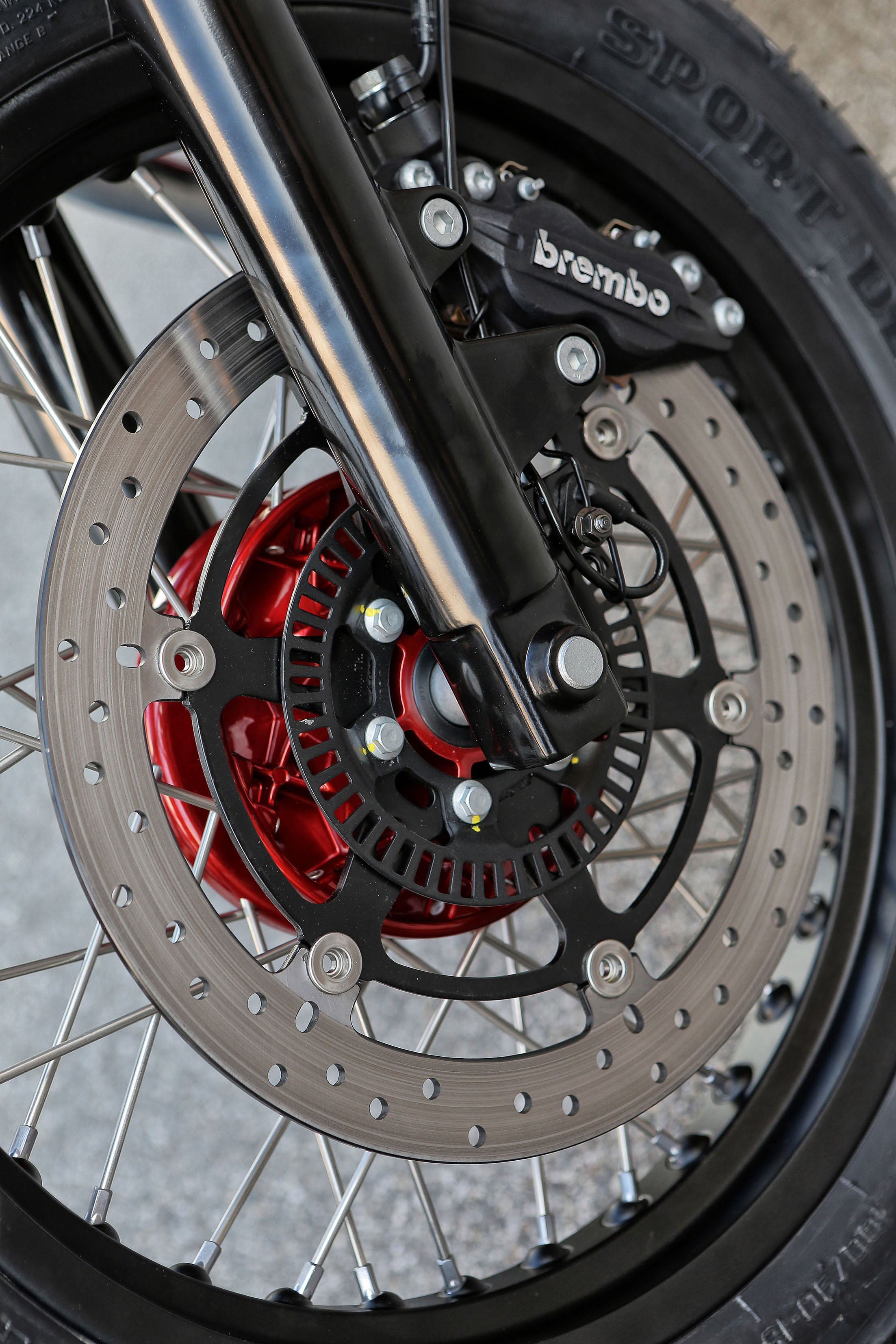 V7II_Racer_2015_EICMA2014_08.jpg