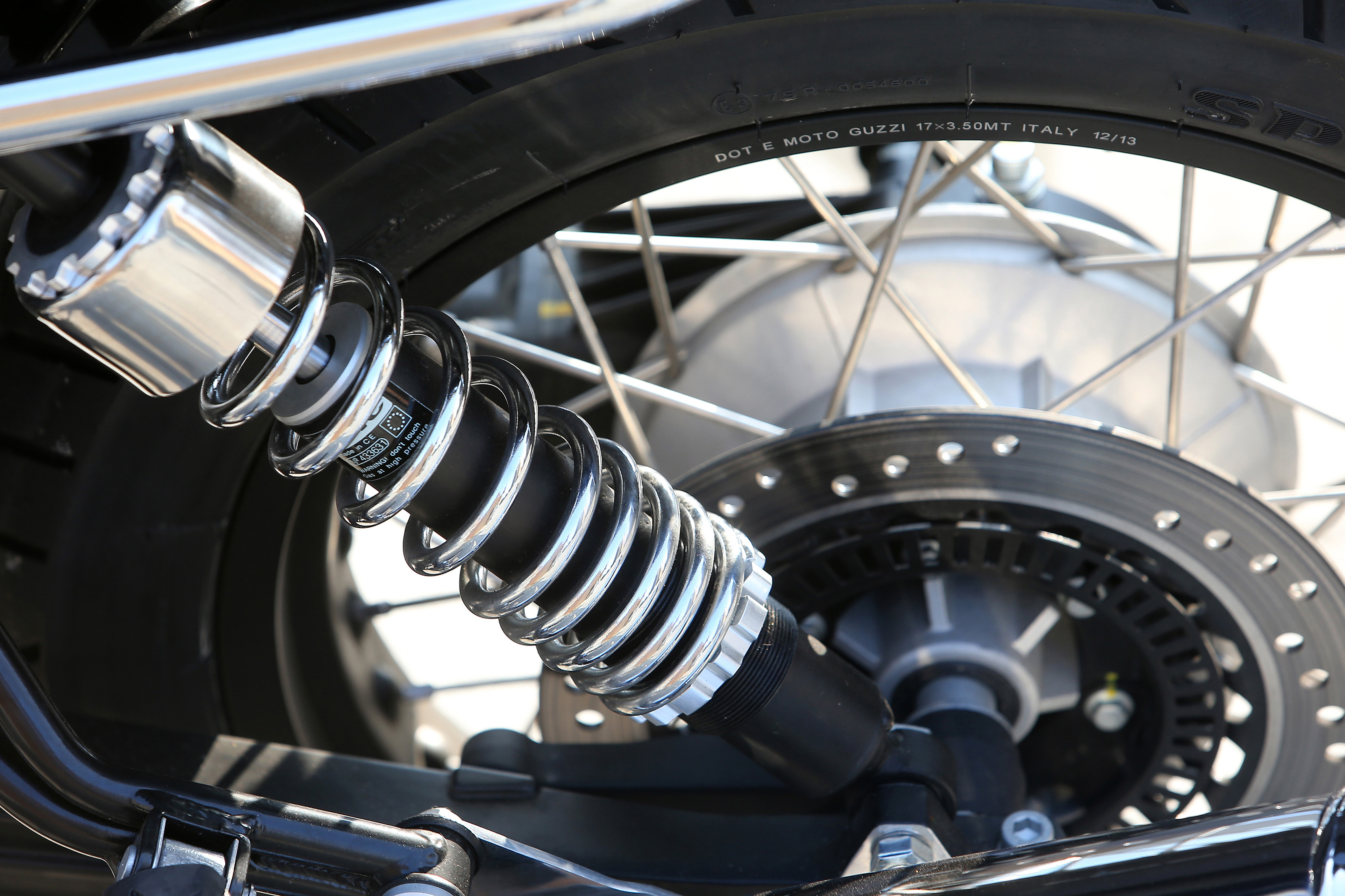 V7II_Special_2015_EICMA2014_12.jpg