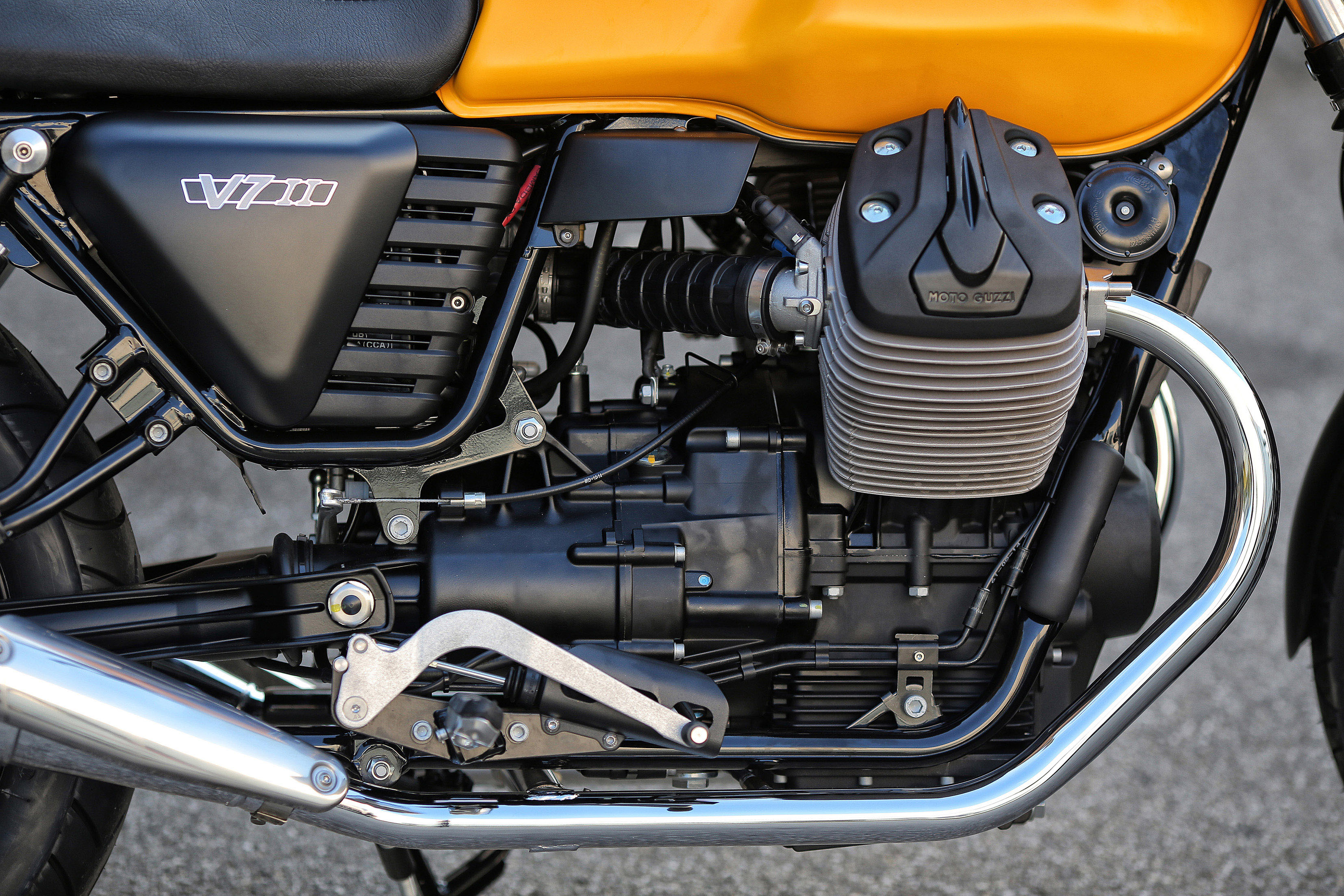 V7II_Stone_2015_EICMA2014_01.jpg