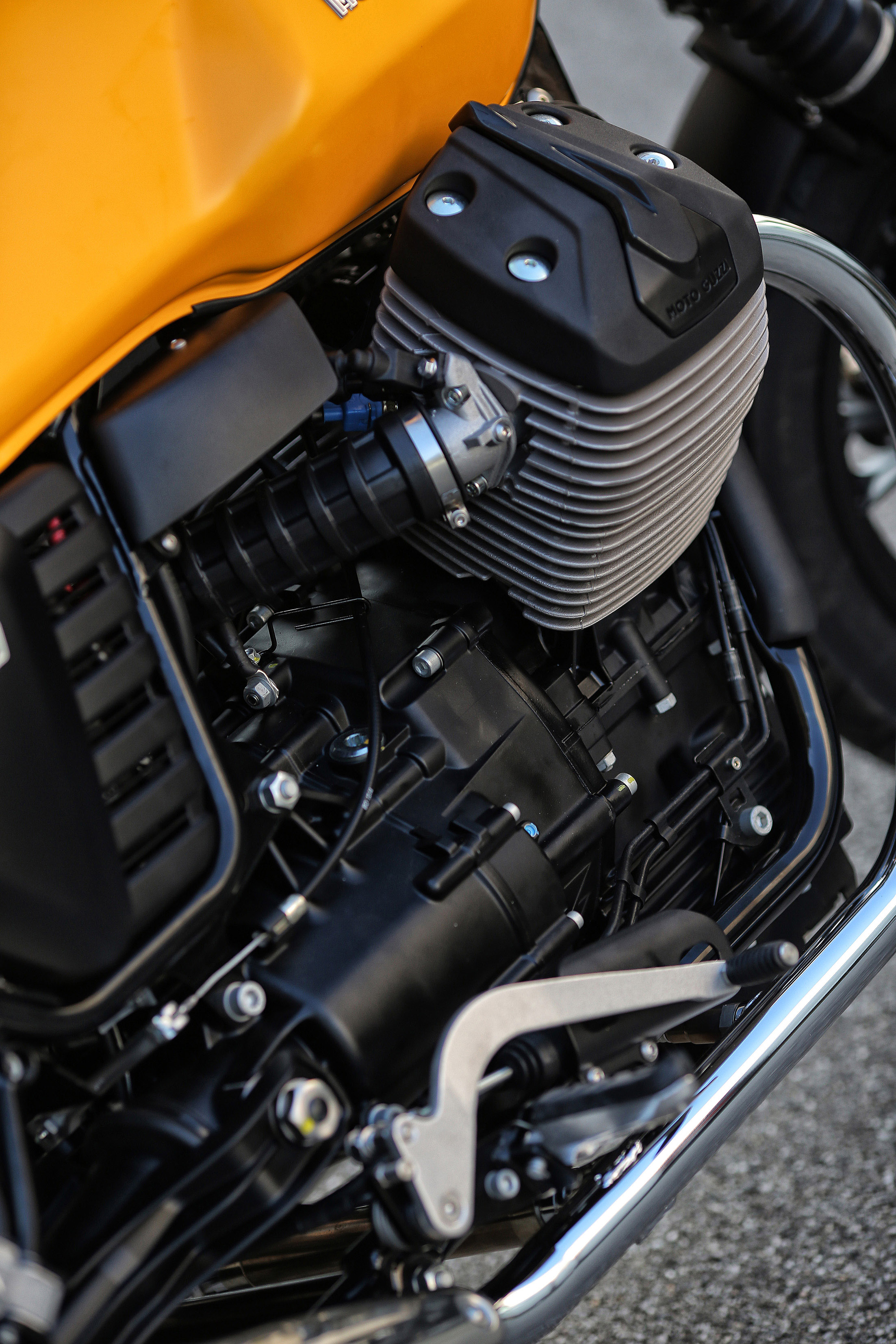 V7II_Stone_2015_EICMA2014_02.jpg