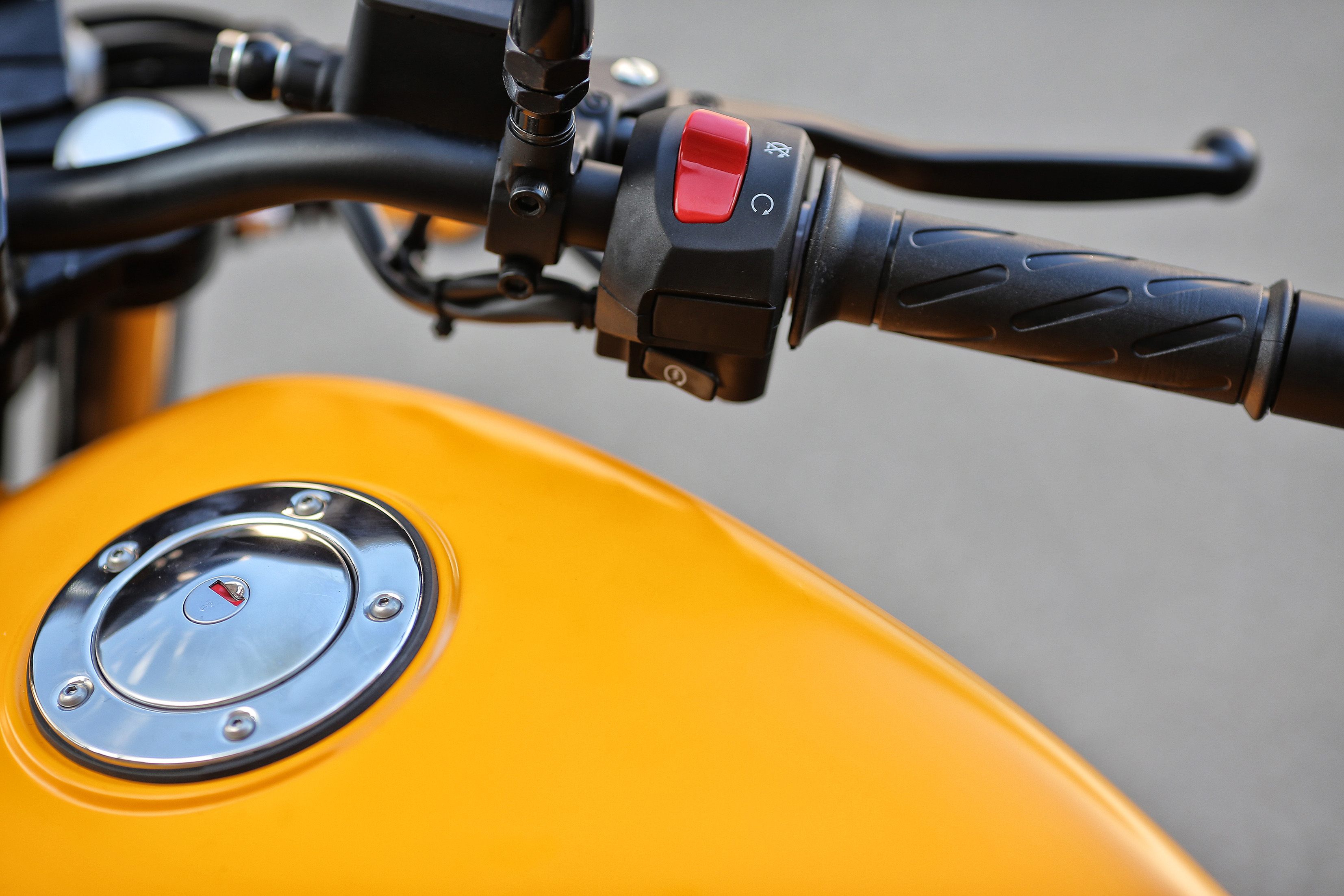 V7II_Stone_2015_EICMA2014_04.jpg