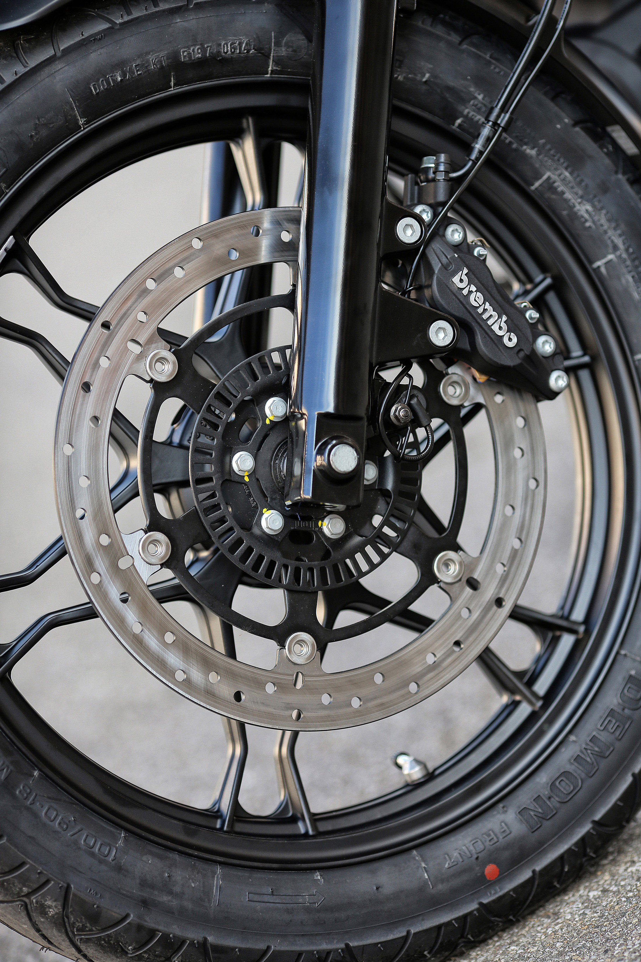 V7II_Stone_2015_EICMA2014_06.jpg