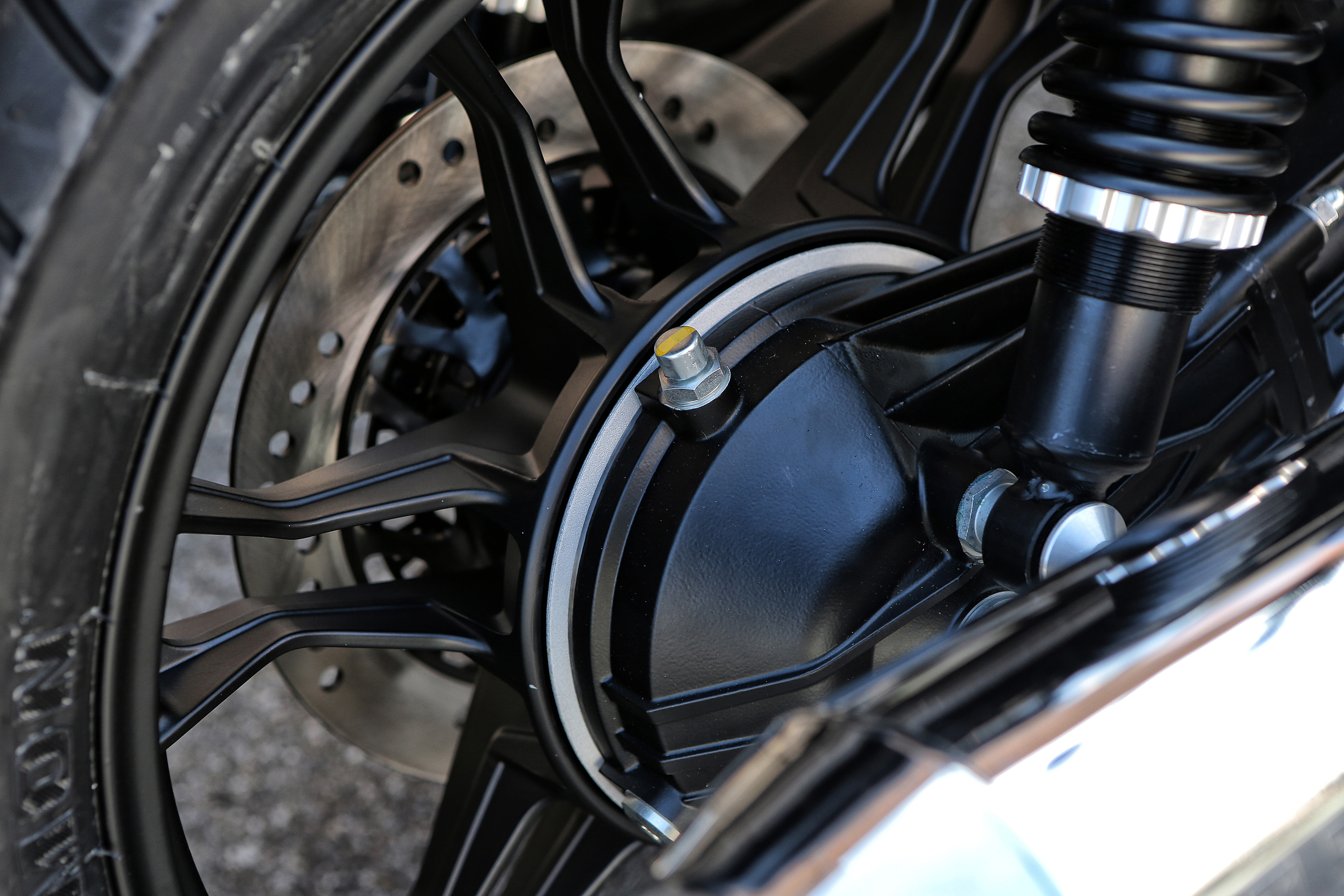 V7II_Stone_2015_EICMA2014_07.jpg